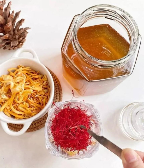 Ngâm mật ong saffron đông trùng hạ thảo